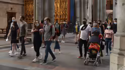 Wenn die Masken nicht wären, sähe es im Dom aus wie sonst auch / © Beatrice Tomasetti (DR)