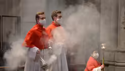 Wer im K&ouml;lner Dom das Weihrauchfass schwenkt, darf nicht empfindlich sein. / &copy; Beatrice Tomasetti (DR)