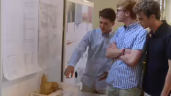 Wie St. Nikolaus auch aussehen k&ouml;nnte, besch&auml;ftigt vor allem die Jugend.   / &copy; Beatrice Tomasetti (DR)