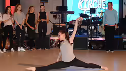 Wie weit man es bringen kann beim Tanzen zeigt diese Darbietung. / &copy; Tomasetti (DR)