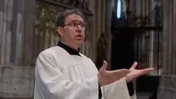 Winfried Krane beim Choreinsatz im Kapitelsamt. / &copy; Beatrice Tomasetti (DR)