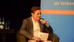 "Wir erreichen junge Leute nur über spannende Themen", meint KKV-Mitglied Sebastian Hoppe. / © Beatrice Tomasetti (DR)