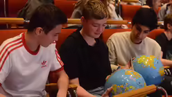 Wo wohl liegt El Salvador, fragen sich diese Sch&uuml;ler. / &copy; Tomasetti (DR)