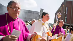 Kardinal Woelki an Fronleichnam / &copy; Rolf Vennenbernd (dpa)