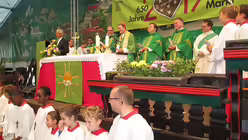 Altar im Bayernzelt des P&uuml;tzchens Markt / &copy; Werner Theodor D&ouml;sereck  (St. Adelheid am P&uuml;tzchen)