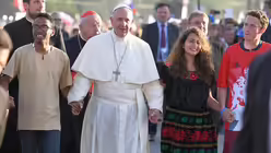 Auf dem Weg zum Abendgebet / © Daniel Dal Zennaro (dpa)