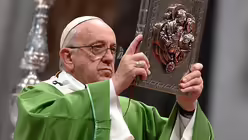 Papst Franziskus feiert die Abschlussmesse / © Ettore Ferrari (dpa)