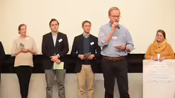 Zu dem Kreis ehrenamtlicher Moderatoren, die die einzelnen Gespr&auml;chsgruppen leiten, geh&ouml;rt auch Johannes Richenhagen.  / &copy; Tomasetti (DR)