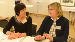 Zu den Delegierten des Di&ouml;zesanrates geh&ouml;rt die kfd-Di&ouml;zesanvorsitzende Elisabeth Bungartz (links). / &copy; Tomasetti (DR)