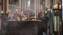 Zu den Konzelebranten gehören Prälat Ludwig Schöller, Dompropst Gerd Bachner, Prälat Norbert Feldhoff und Caritas-Pfarrer Frank Müller / © Beatrice Tomasetti (DR)