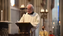 Zu den zahlreichen Dom-Ehrenämtern von Gregor Mühe gehört auch der Lektorendienst. / © Beatrice Tomasetti (DR)