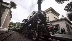 Zug nach Castel Gandolfo / &copy; Angelo Carconi (dpa)