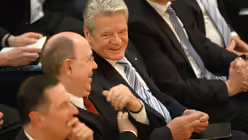 Nikolaus Schneider mit Bundespr&auml;sident Gauck (dpa)