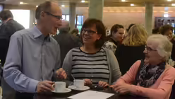 Zum Teil von weit her sind Maria Burger, Bernhard Scharfenberger und Roswitha Ufer zu diesem Gedenktag Pater Werenfrieds angereist / &copy; Beatrice Tomasetti (DR)