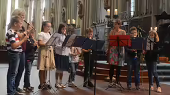 Zur Feier des Tages zeigen die &auml;lteren Sch&uuml;ler der Fl&ouml;ten-AG ihr K&ouml;nnen / &copy; Beatrice Tomasetti (DR)